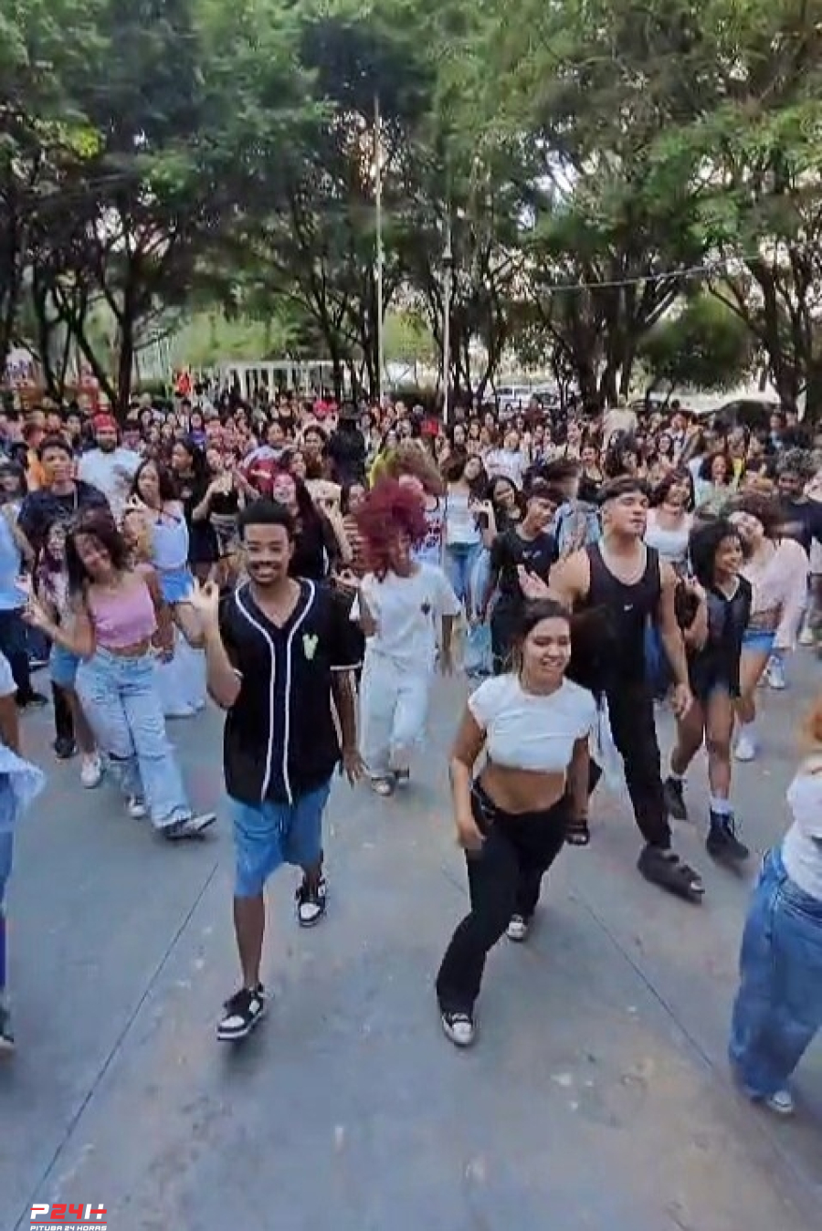 Praça Aquarius vira palco de um espetáculo de dança no 18º Encontro Kpopper