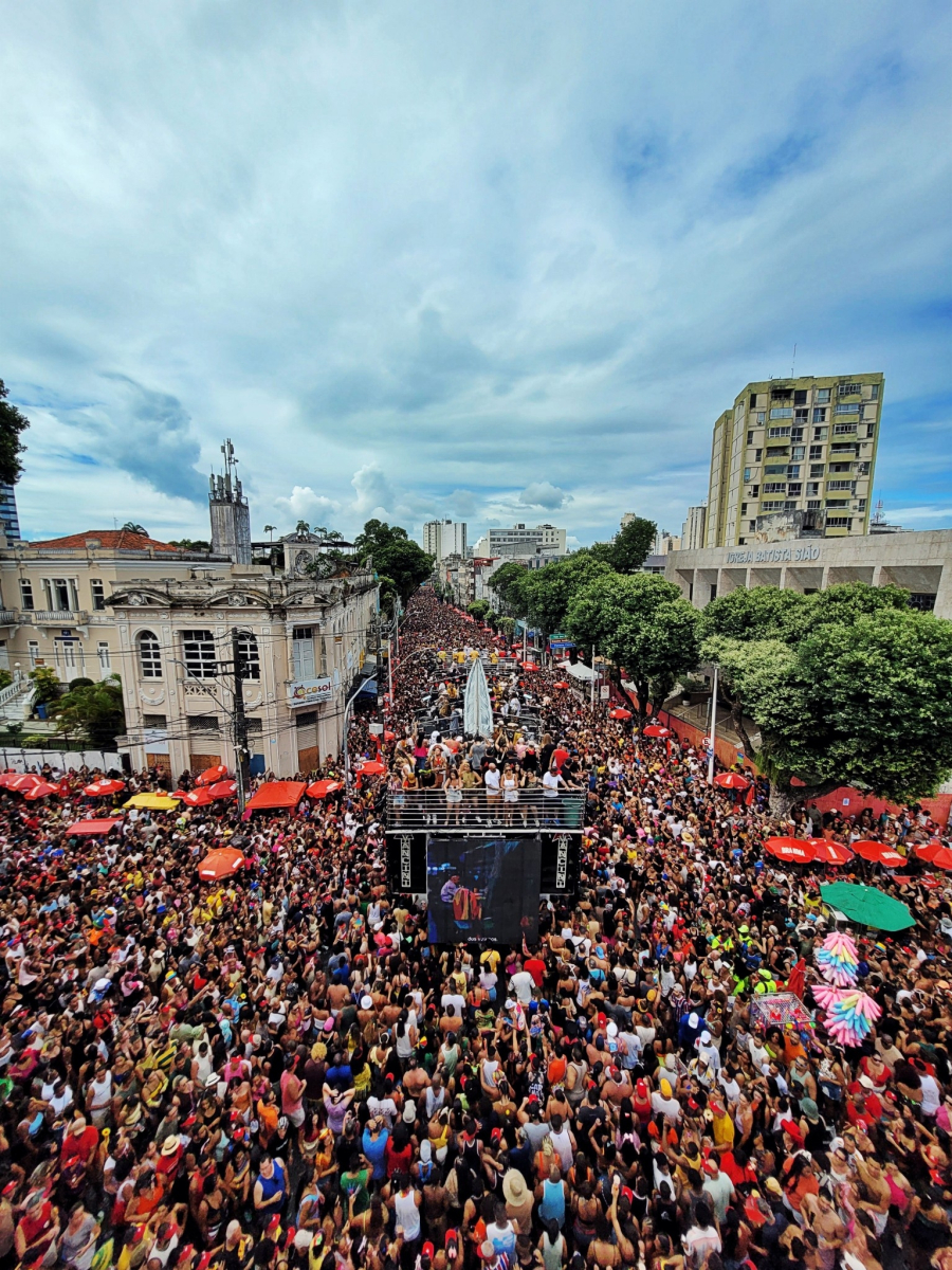 Pipoca de Saulo transforma domingo de Carnaval em mar de gente no Campo Grande