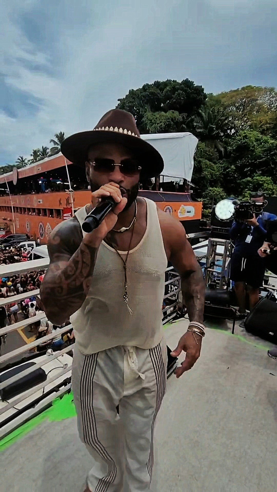 Arrastão consagra maior Carnaval da história e encerra folia 2026 na Barra-Ondina